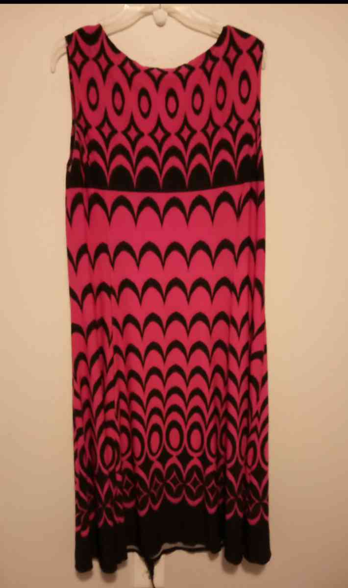 Womens Sleeveless 18 Wide Pullover V Neck Dress - Lithonia, Georgia - FleaMarketBay