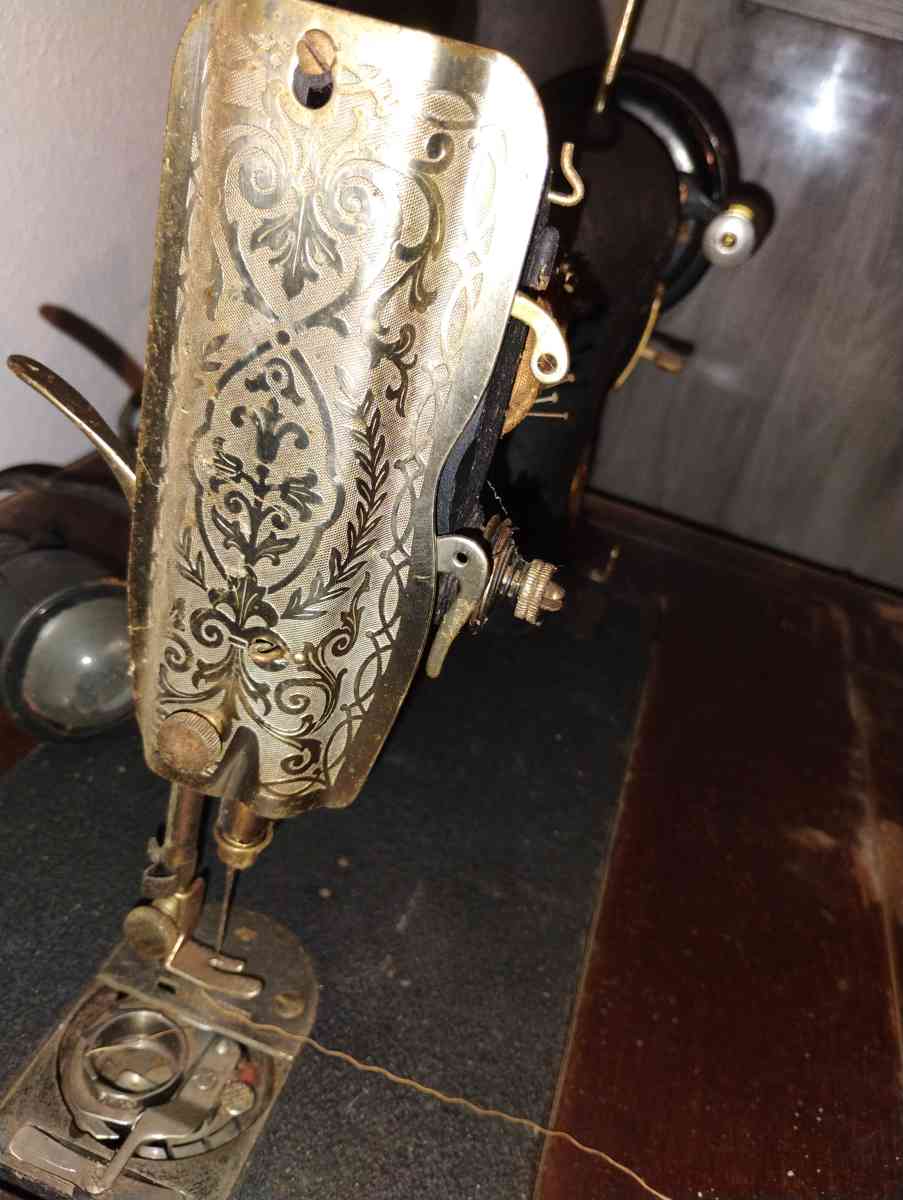 Singer Sewing machine from 1940s - Baytown, Texas - FleaMarketBay
