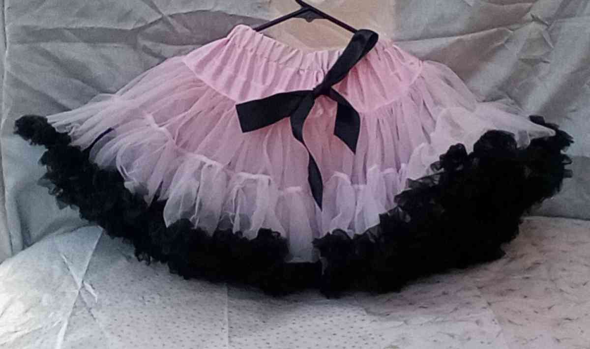 4 to 5yrs Lt Pink TuTu Pettiskirt NWT Button Cinchers - Dallas, Texas - FleaMarketBay