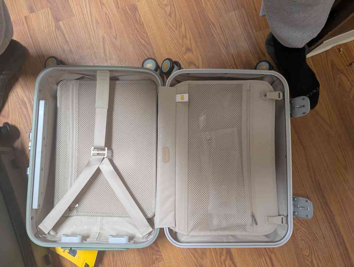 Two Level8 Carrying Suitcases - Richfield, Ohio