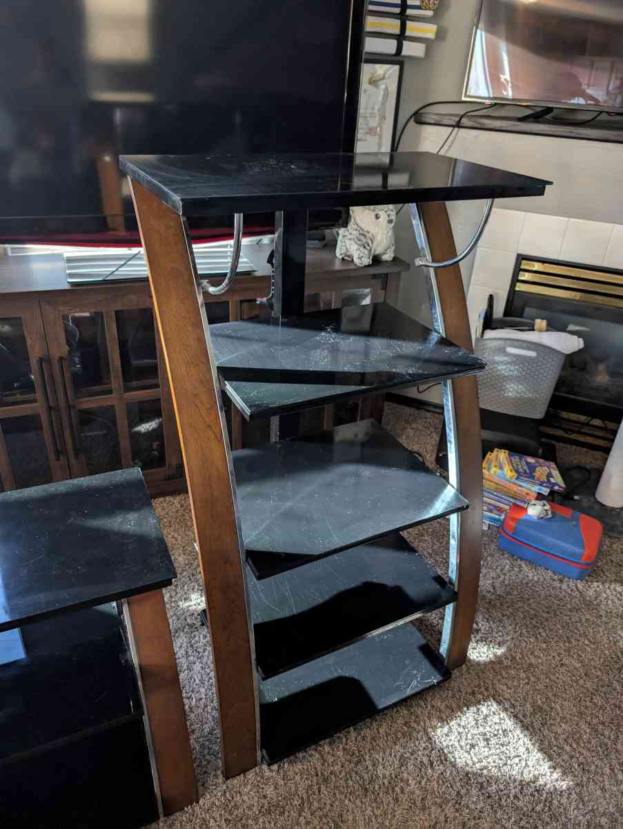 TV stands and shelves - Hillsboro, Oregon - FleaMarketBay