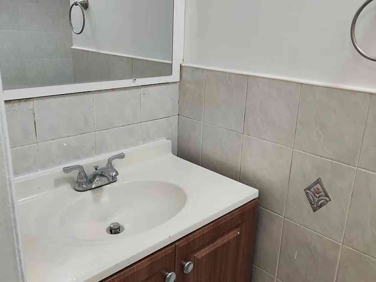 house for rent - Staten Island, New York - FleaMarketBay