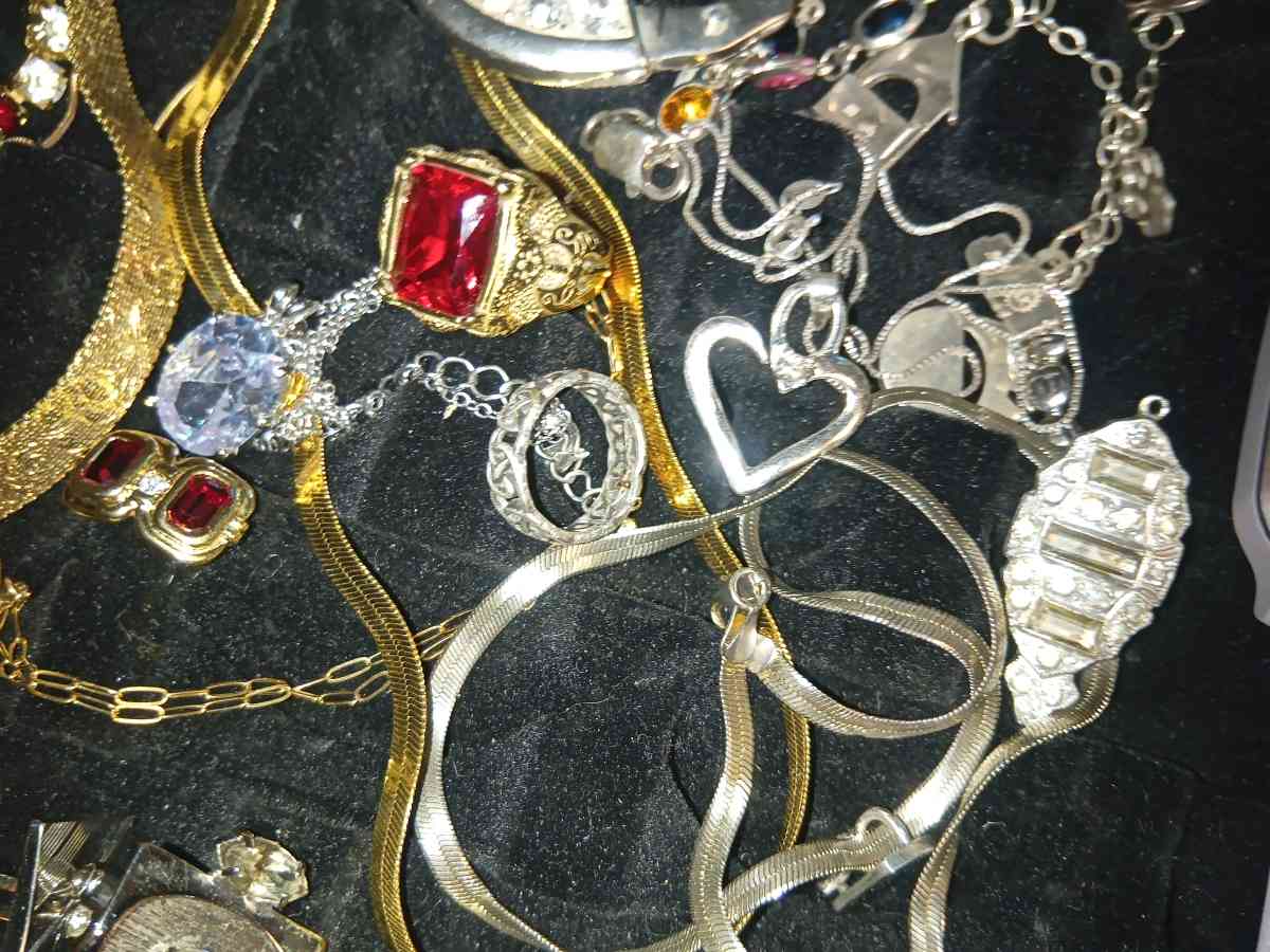 bunch of nice jewelry lots of real mostly silver - Akron, Ohio - FleaMarketBay
