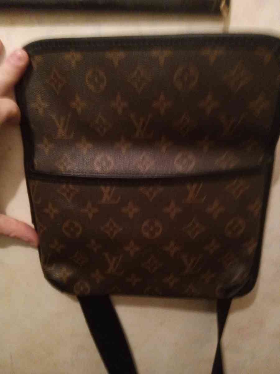 louis Vuitton cross body bag - Cleveland, Alabama - FleaMarketBay