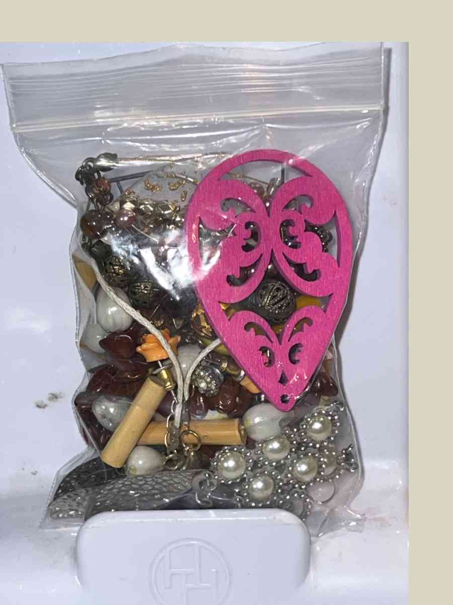 Costume Jewelry - Des Moines, Iowa - FleaMarketBay