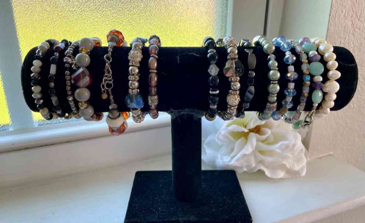 bracelet lot - Pensacola, Florida - FleaMarketBay