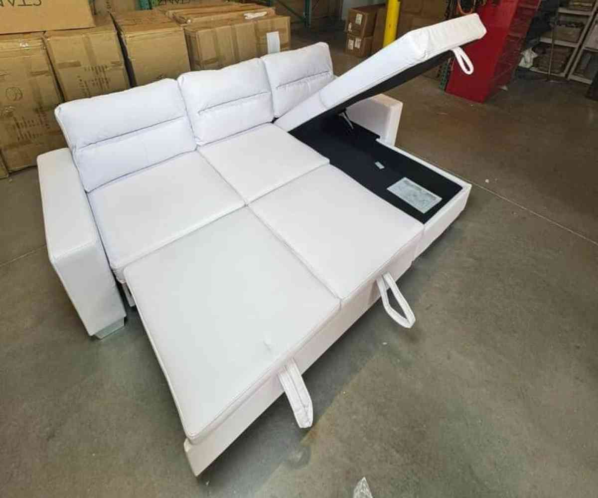 Seccional sofa cama reversible en blanco - Hialeah, Florida - FleaMarketBay