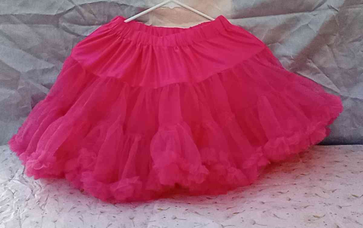 4 to 5yrs Hot Pink TuTu Pettiskirt EUC Button Cinchers - Dallas, Texas - FleaMarketBay