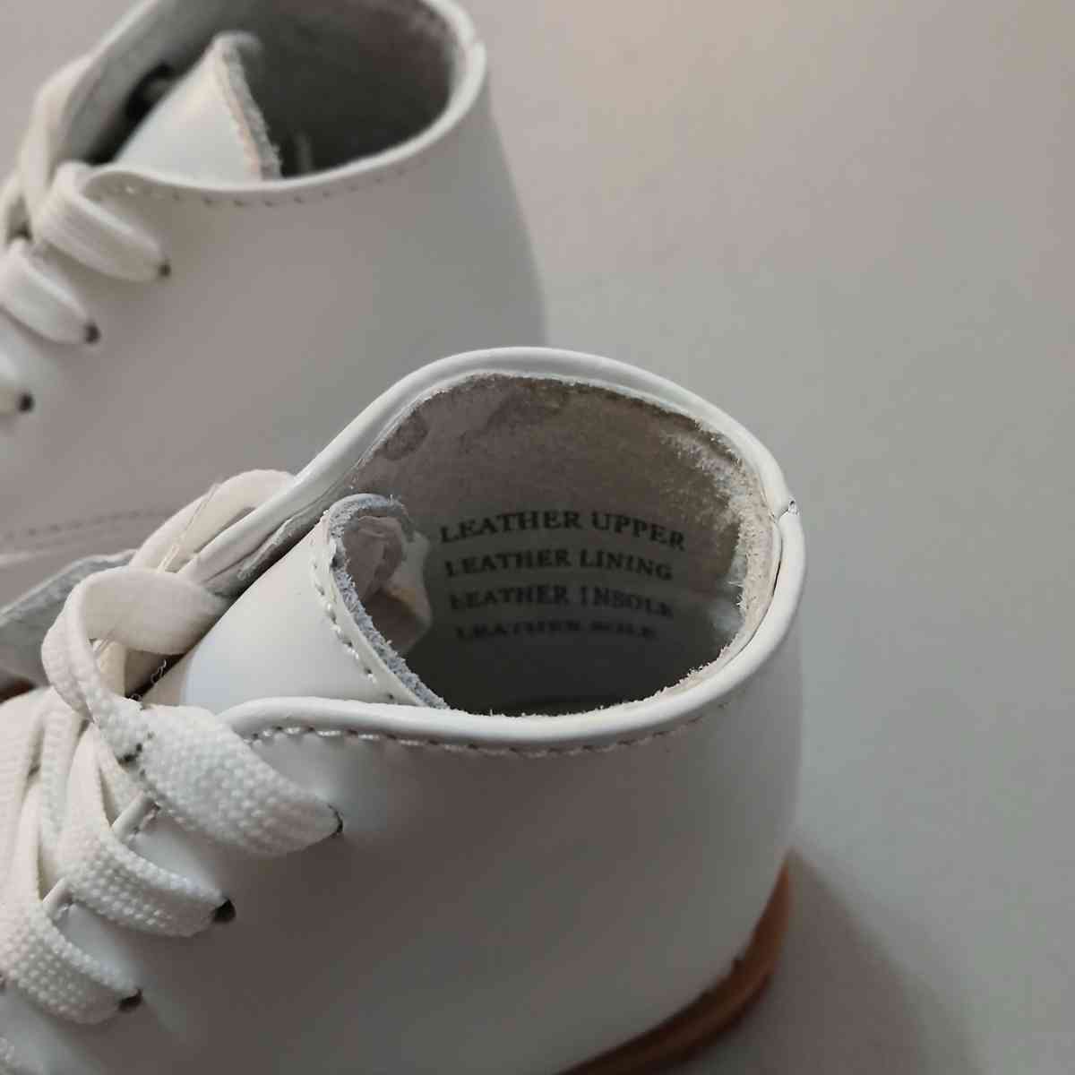 Cavoo Walker Baby Unisex white shoes size 3 - Indianapolis, Indiana - FleaMarketBay