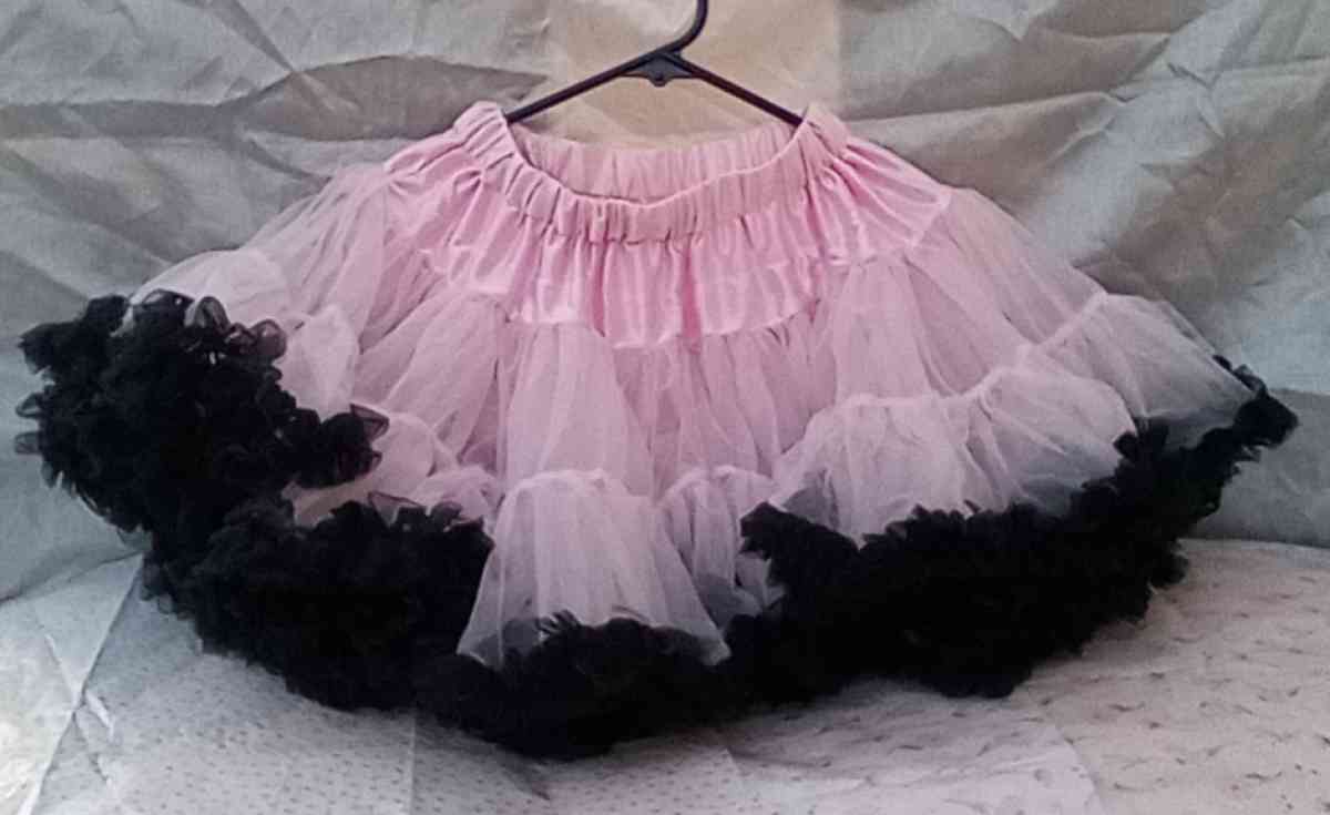 4 to 5yrs Lt Pink TuTu Pettiskirt NWT Button Cinchers - Dallas, Texas - FleaMarketBay
