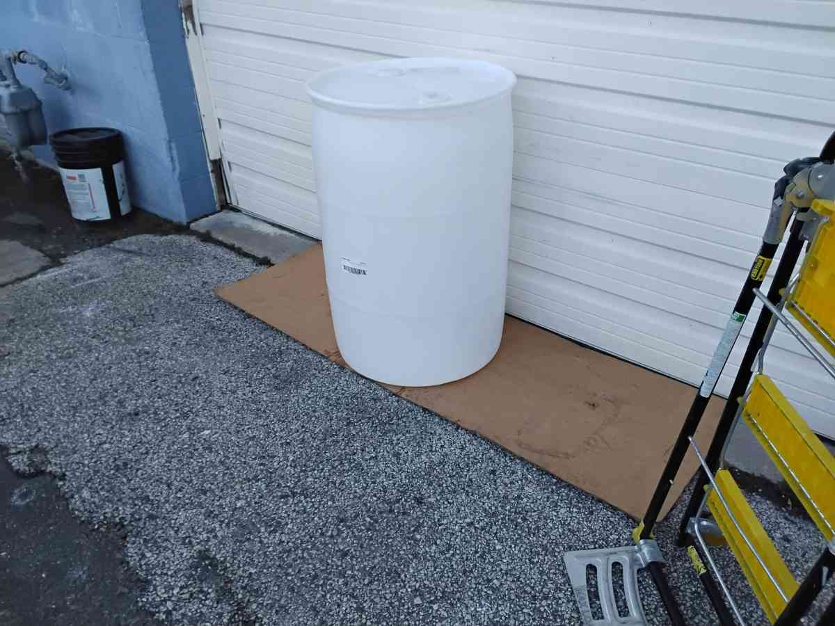 Nice White 55 Gallon Plastic Drum Very Clean and New - Williamstown, New Jersey - FleaMarketBay