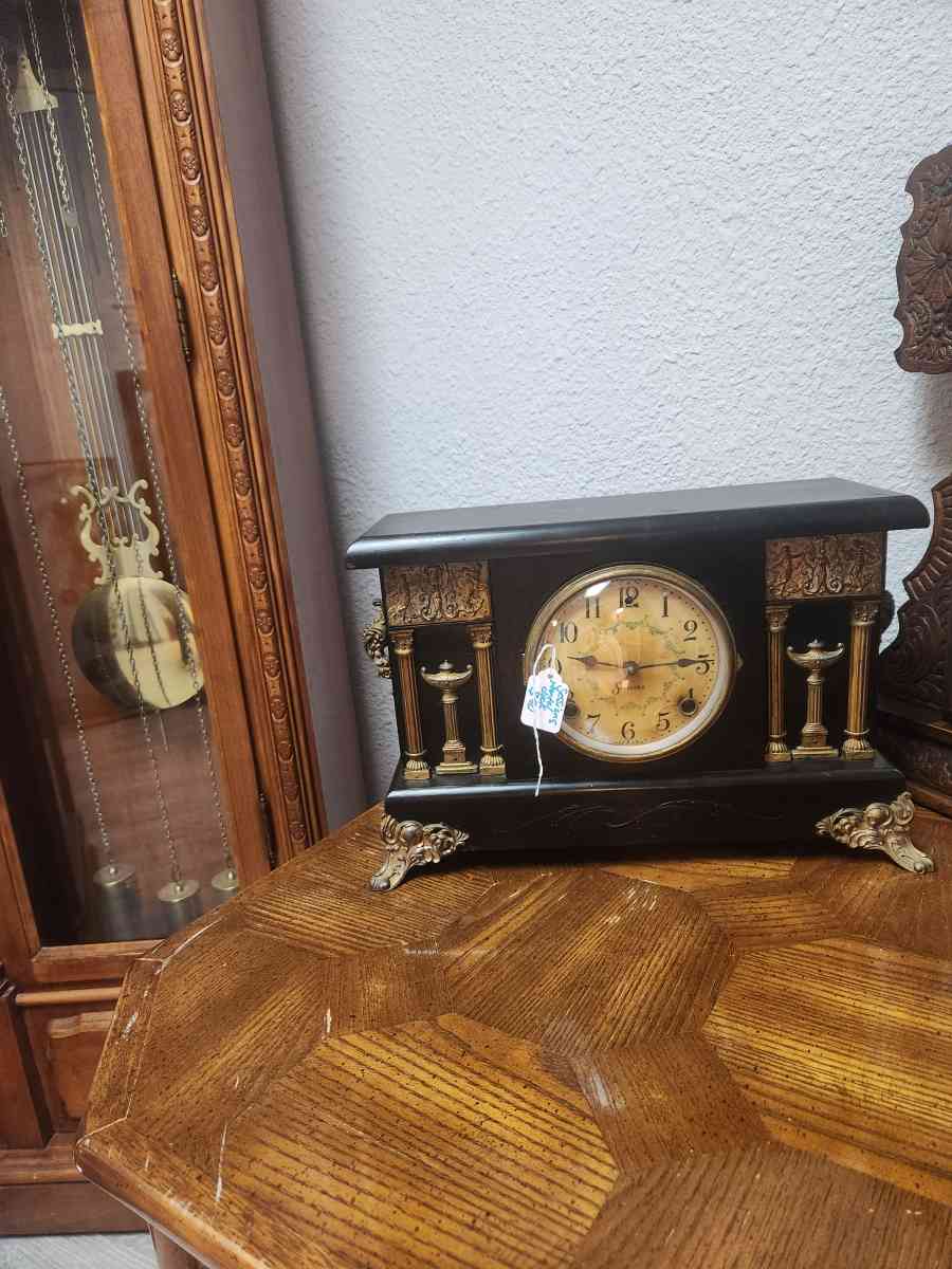 wind up clocks - Seminole, Texas - FleaMarketBay