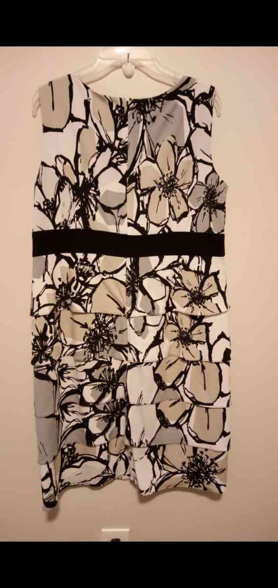 Ladies Kathy Roberts vneck Sleeveless Dress - Lithonia, Georgia - FleaMarketBay