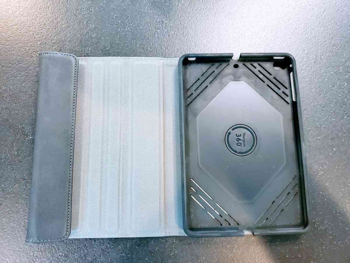 Targus  VersaVu Slim 360 Polycarbonate Folio for 79 iPad   M - Plano, Texas - FleaMarketBay