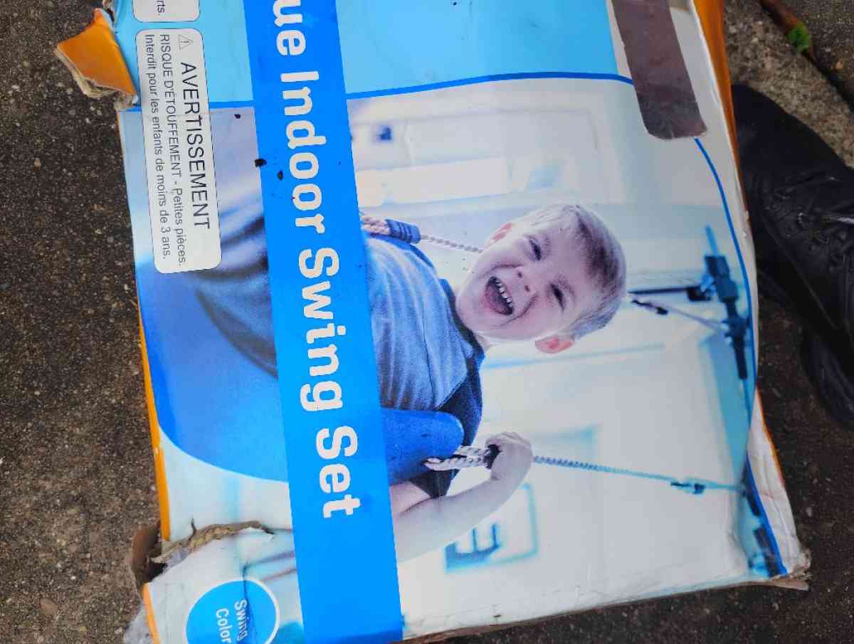 indoor swing and pull up bar combo - Pasadena, Texas - FleaMarketBay