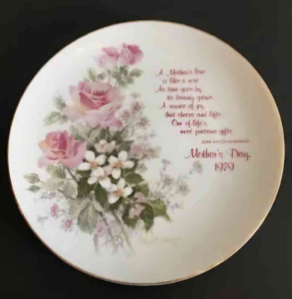 Mothers Day 1979 Commemorative Plate Robert  Laessig Designe - Nokesville, Virginia