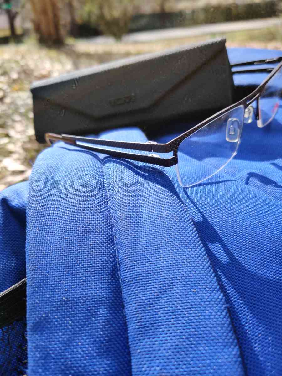 Tumi t108 5318140 brown stainless steel w glasses case - Acworth, Georgia