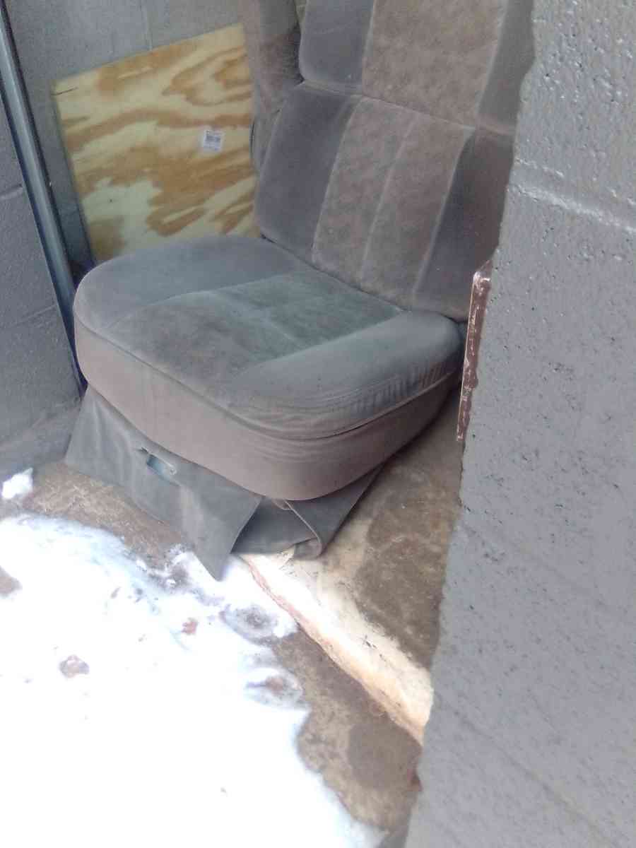Dodge van front bucket seets - Littleton, Colorado - FleaMarketBay