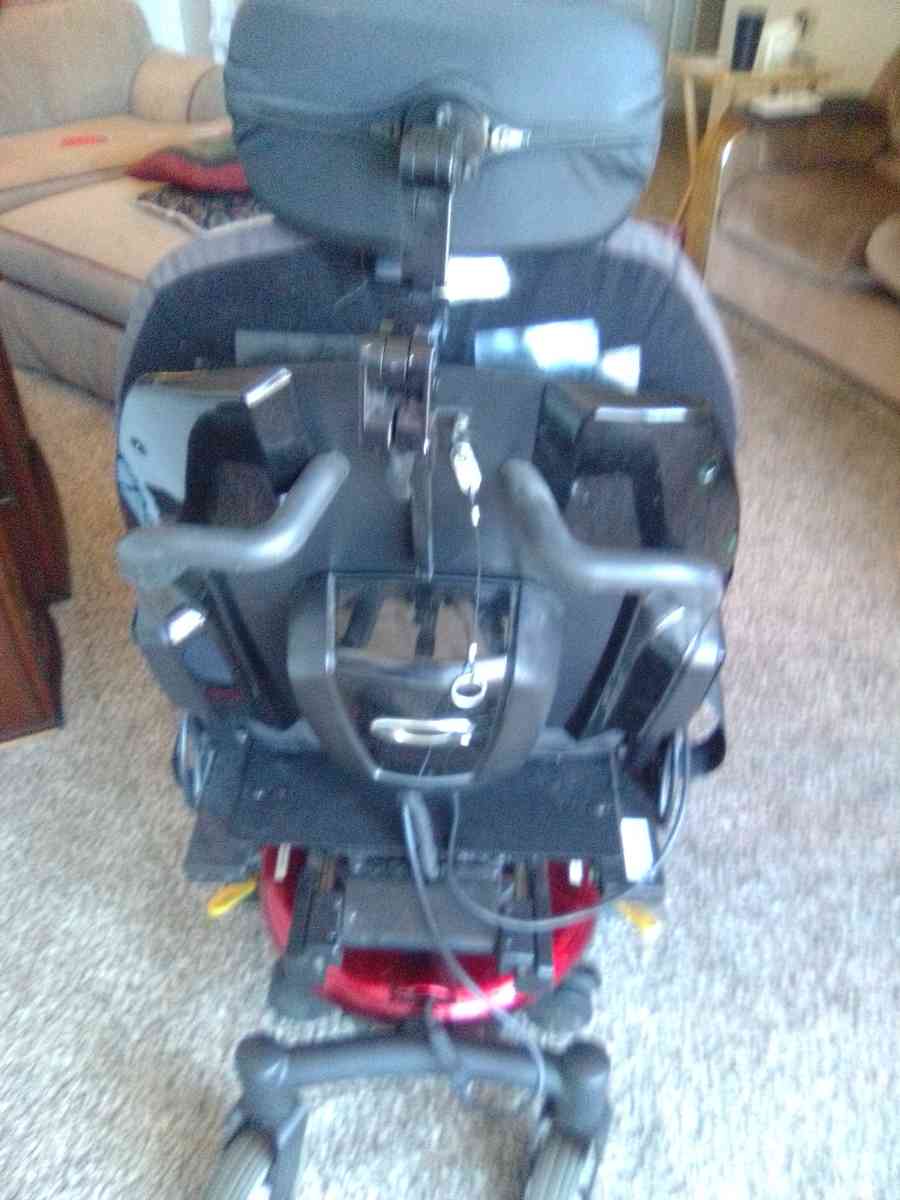 a Quantum 4 e chair - Littleton, Colorado - FleaMarketBay