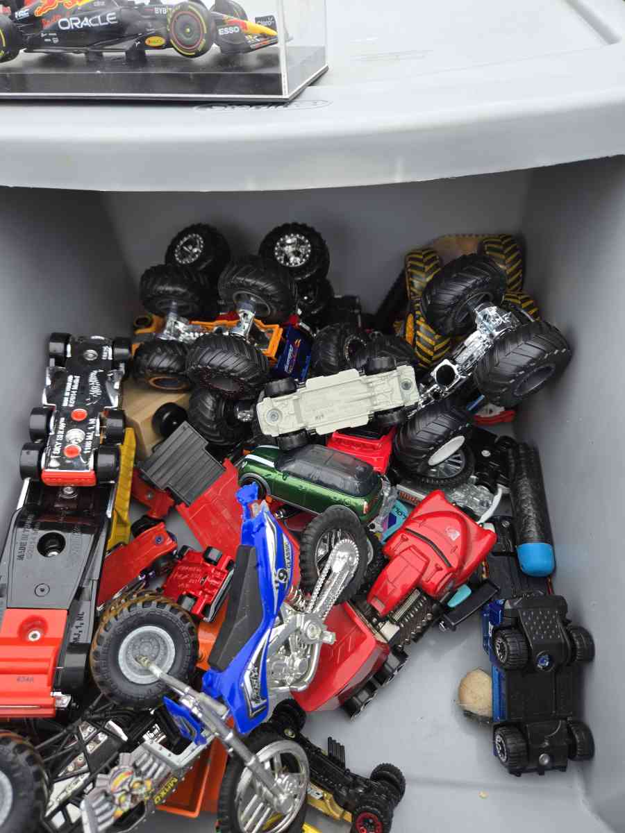 Very old hot whels - Jenks, Oklahoma - FleaMarketBay