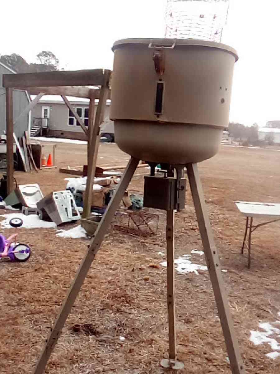 deer feeder - Florence, South Carolina