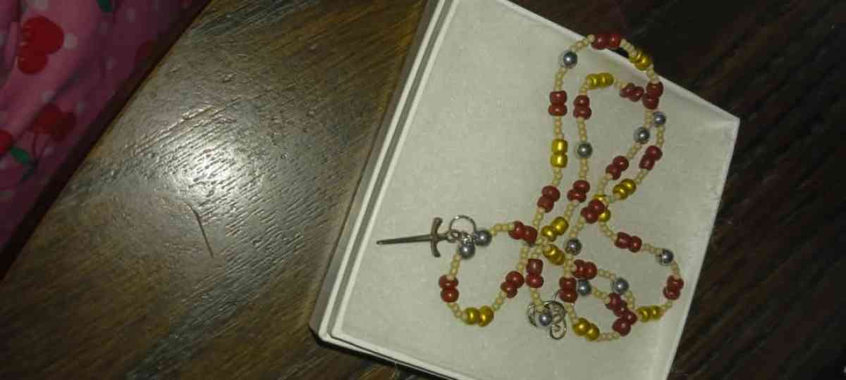 all handmade these necklaces - Detroit, Maine - FleaMarketBay