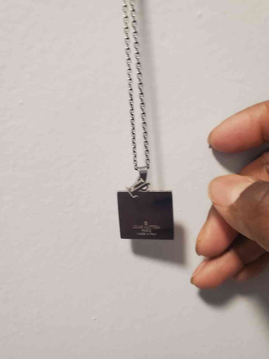 Louis vuitton necklace - Chester, Virginia - FleaMarketBay