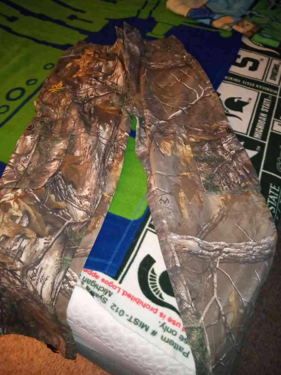 hunting clothes - Williamsfield, Ohio - FleaMarketBay