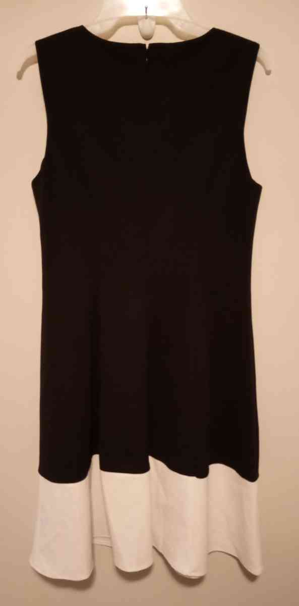 Liz Claiborne Size 8 Black Dress with White Bottom - Lithonia, Georgia - FleaMarketBay