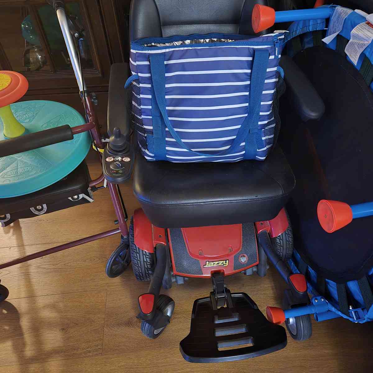 jazzy select 6 powered chair - Fontana, California