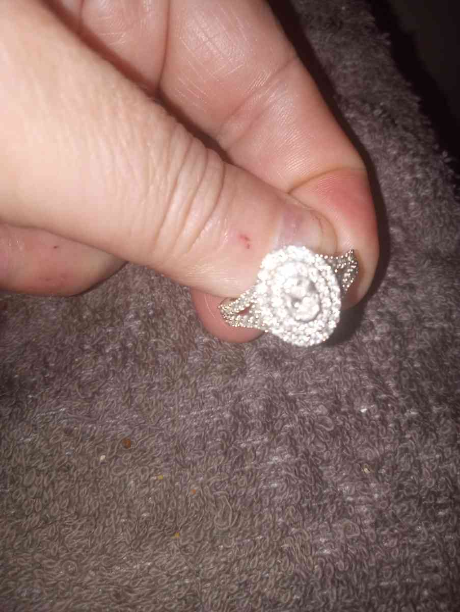 diamond wedding ring - Wallace, North Carolina - FleaMarketBay