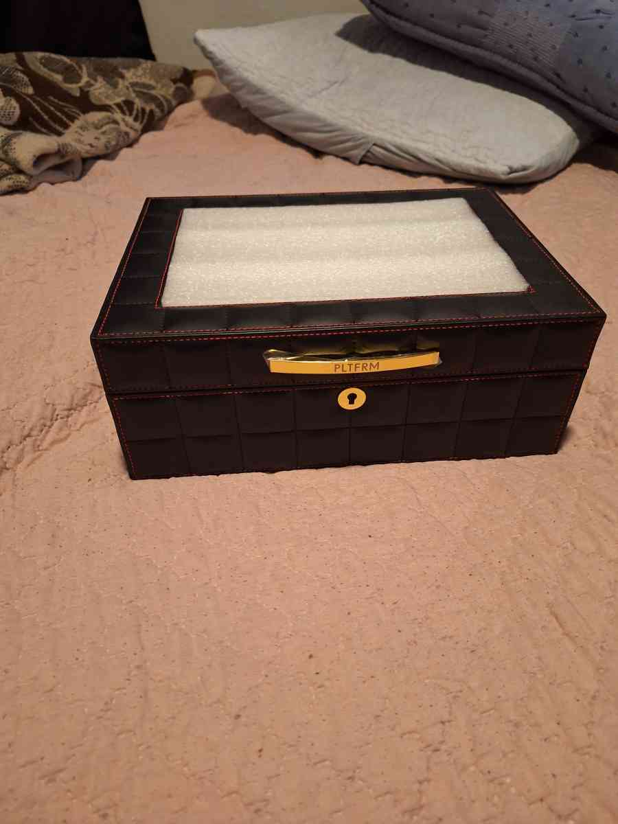 Humidor cigar box with humidifier and key - San Antonio, Texas