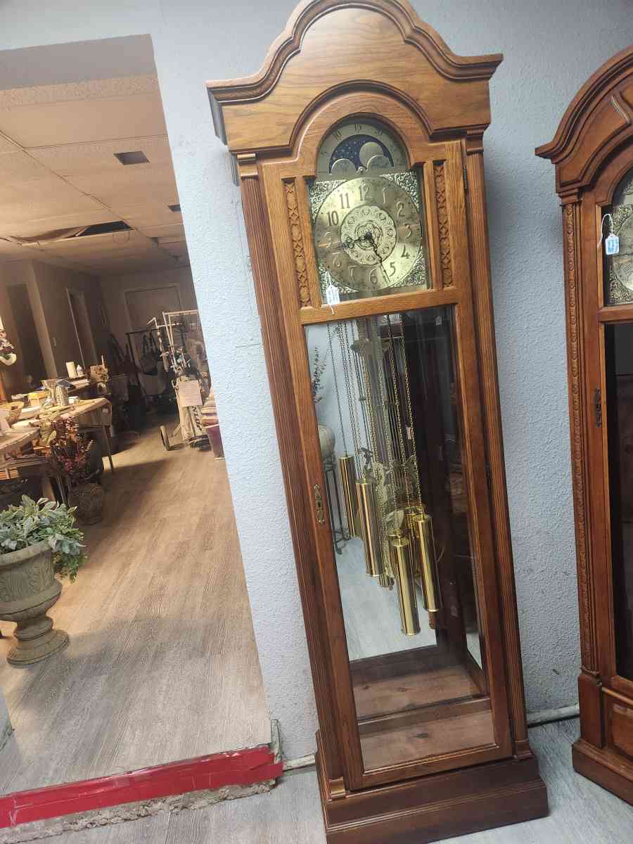 Grandfather and Grandmother clocks - Seminole, Texas - FleaMarketBay
