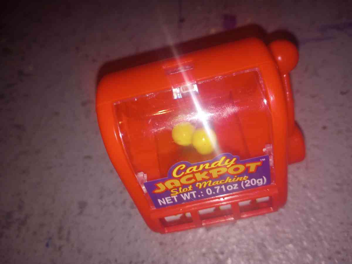 a little candy machine - Newton, Iowa - FleaMarketBay