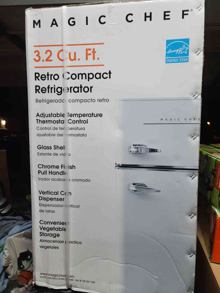 Magic Chef 32 cu retro refrigerator - Converse, Texas