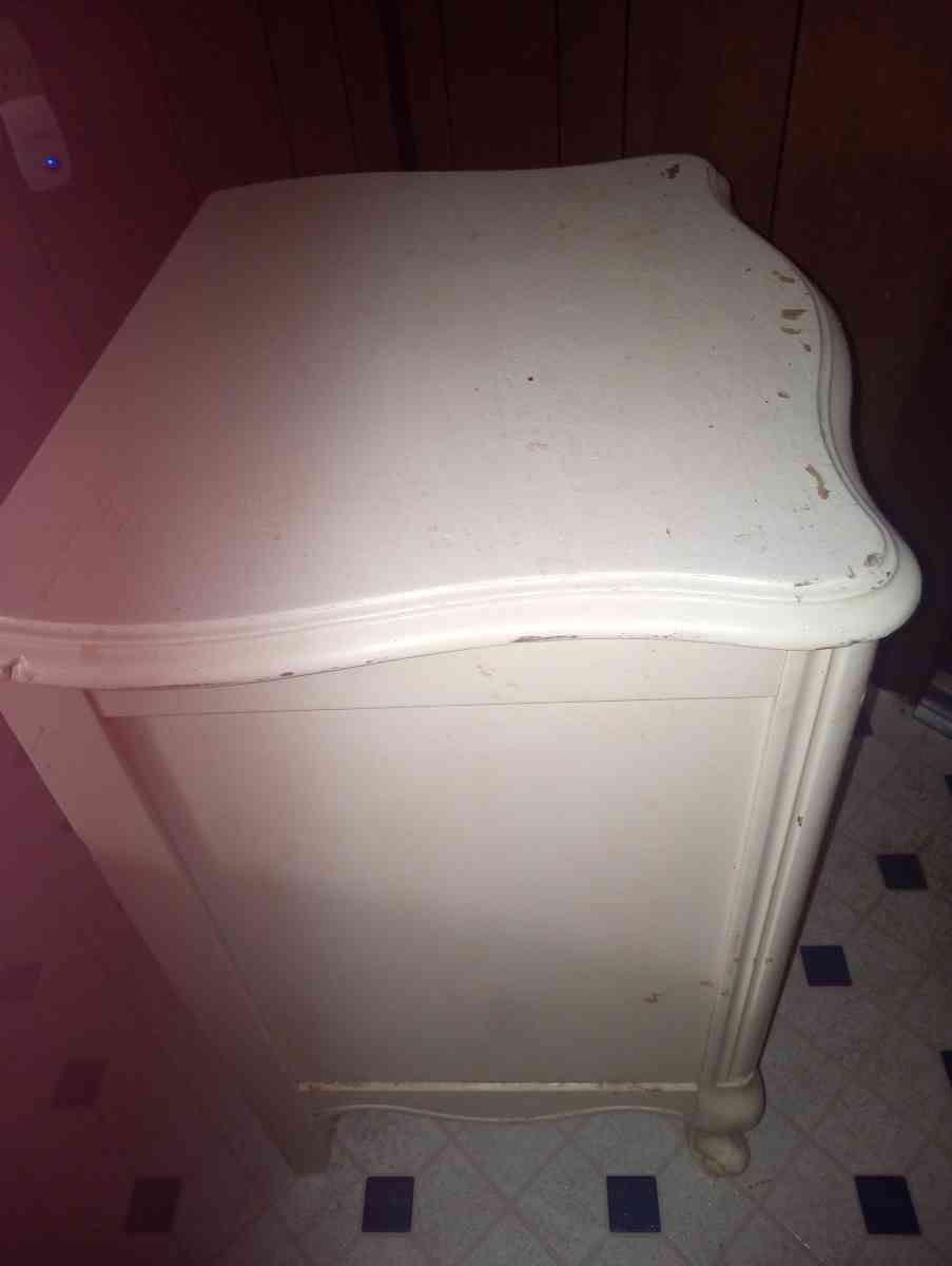 Vintage end table - San Antonio, Texas - FleaMarketBay