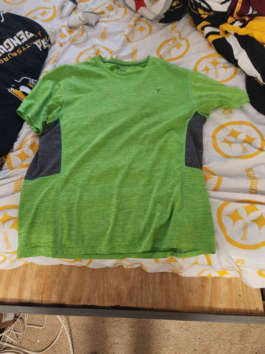Green T shirt - Brunswick, Ohio