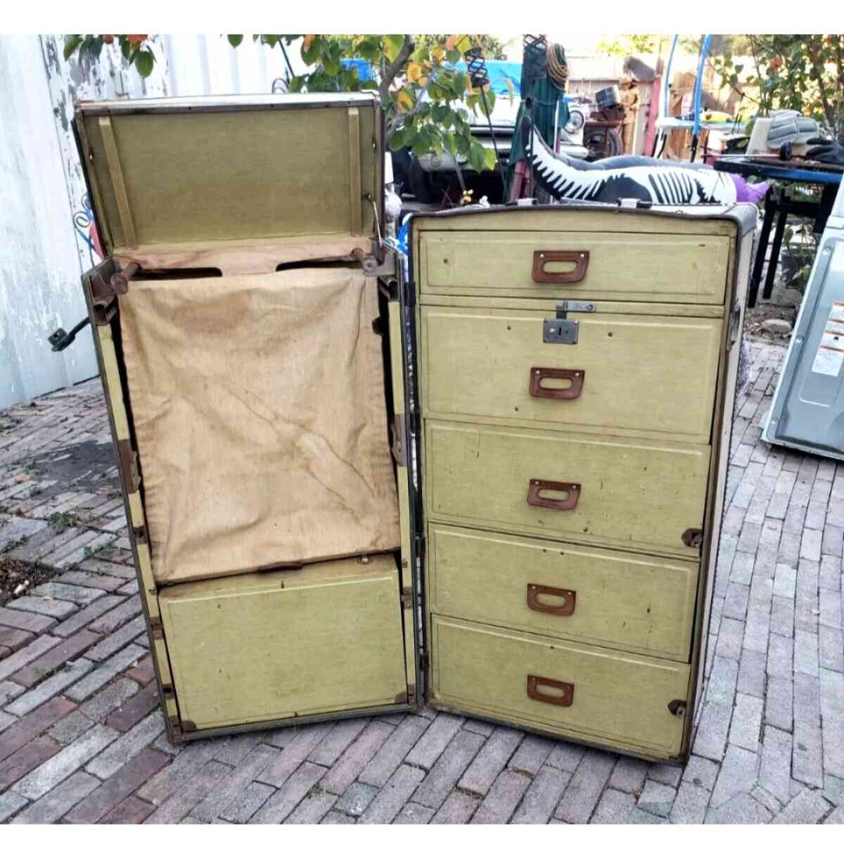 1900s Oshkosh Steamer Trunk 5 Leather Handle Drawers Hangers - San Antonio, Texas