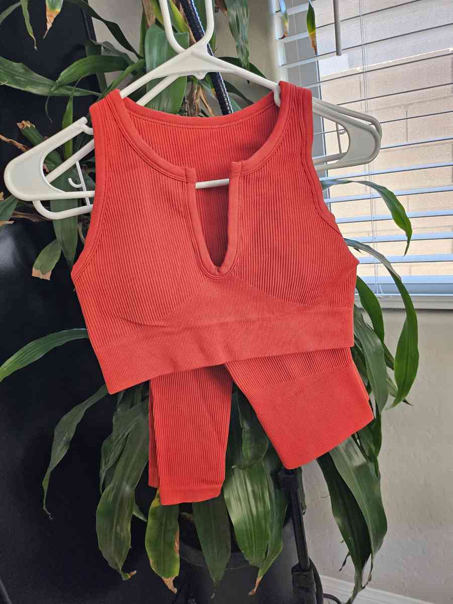 yoga outfit SMALL preloved - Las Vegas, Nevada - FleaMarketBay