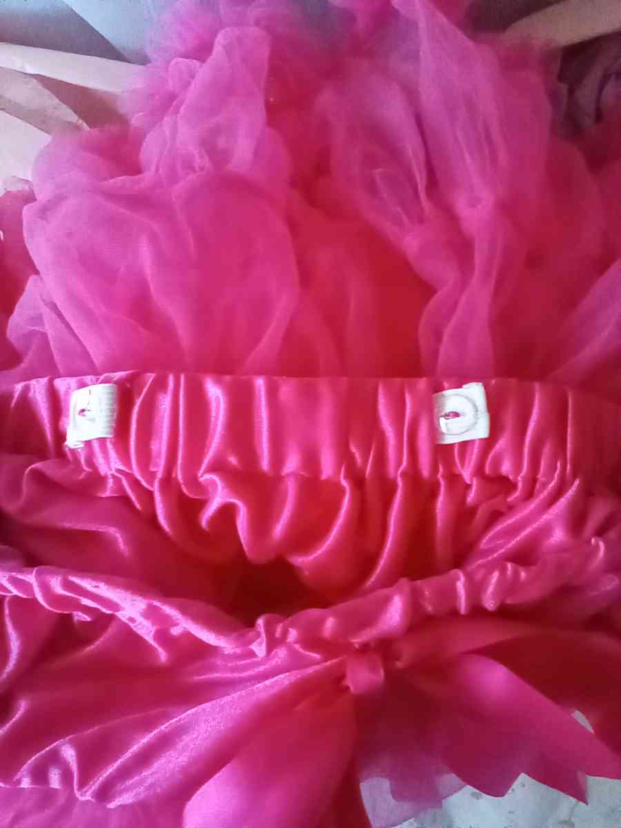 4 to 5yrs Hot Pink TuTu Pettiskirt EUC Button Cinchers - Dallas, Texas - FleaMarketBay