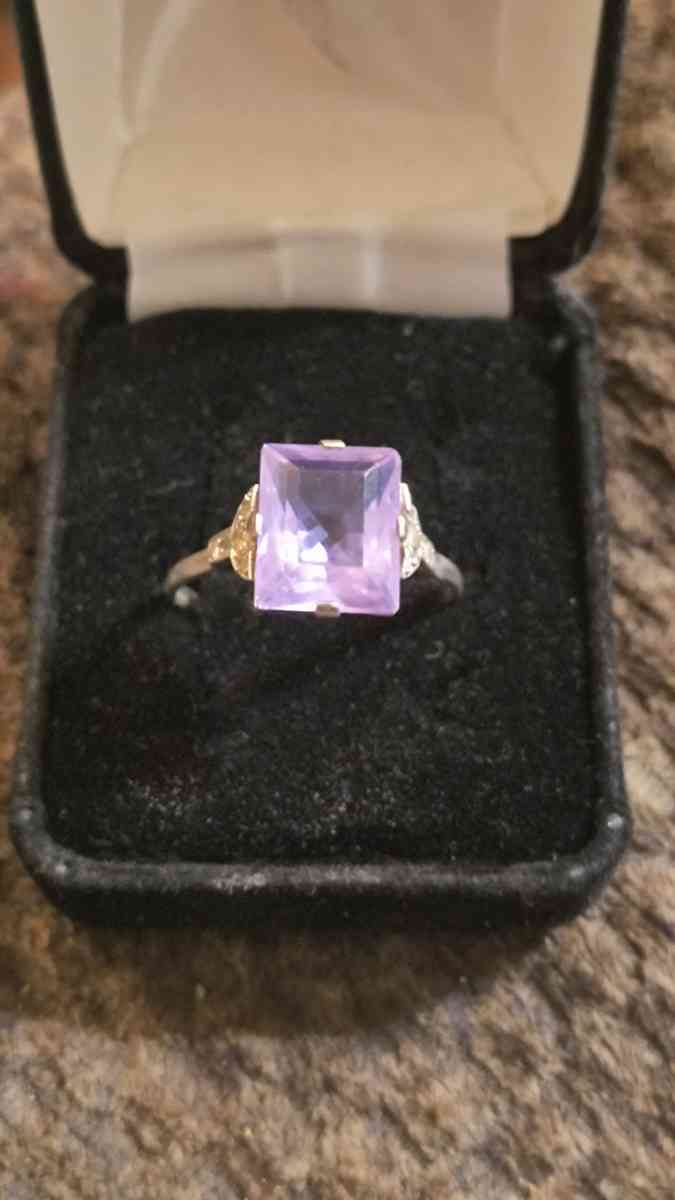 Beautiful Amethyst Ring - Greenville, Illinois - FleaMarketBay
