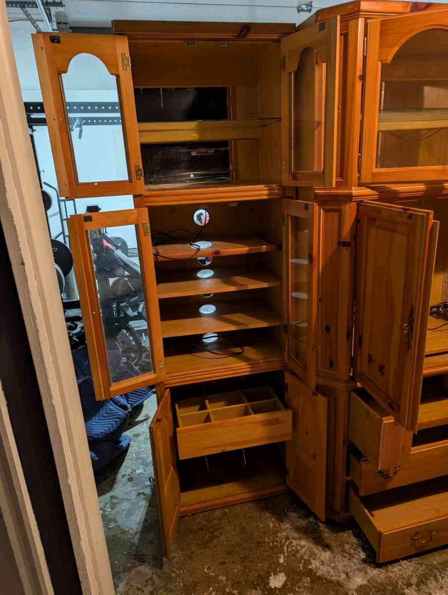 3 piece entertainment center - Richfield, Ohio - FleaMarketBay