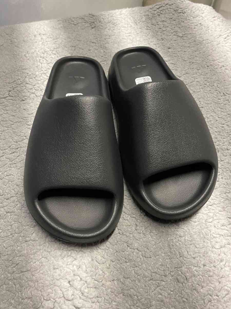Yeezy Slide Onyx Size 11 - Kenilworth, New Jersey