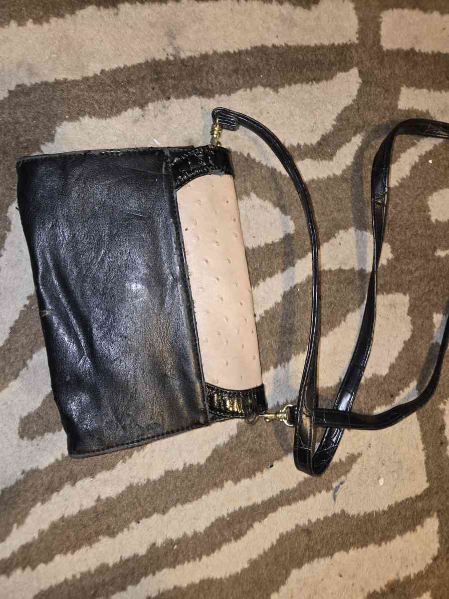 purses - Corder, Missouri - FleaMarketBay