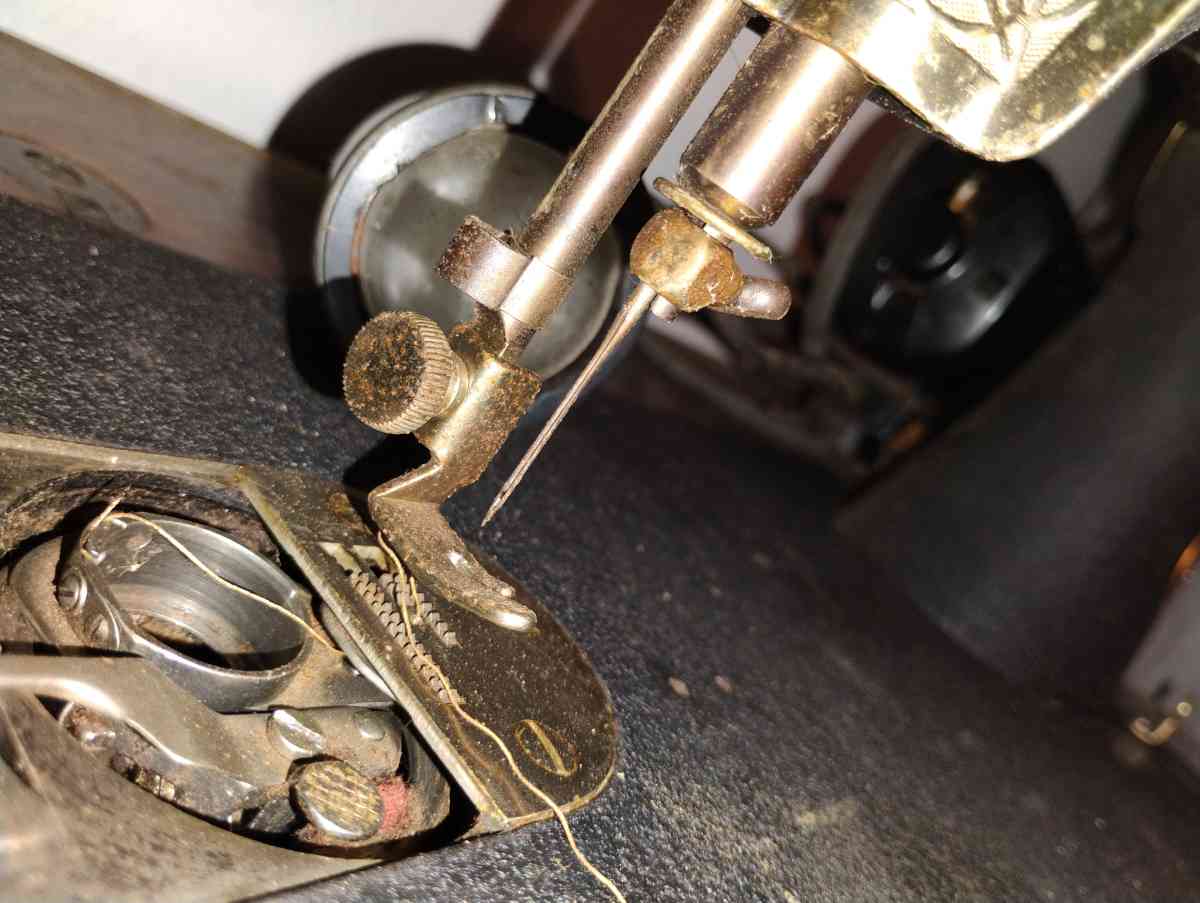 Singer Sewing machine from 1940s - Baytown, Texas - FleaMarketBay