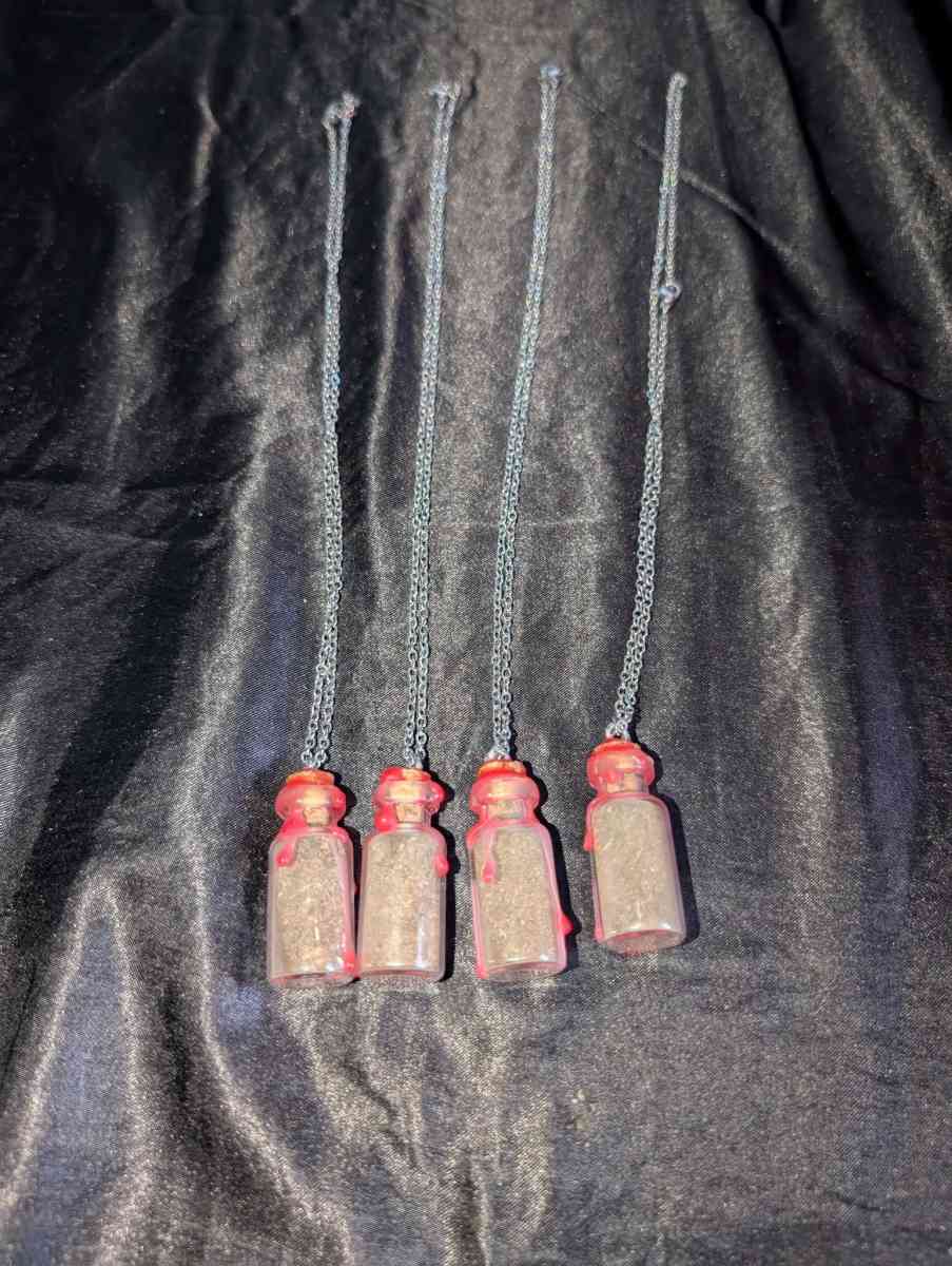 necklaces Salem dirt - Falls Church, Virginia