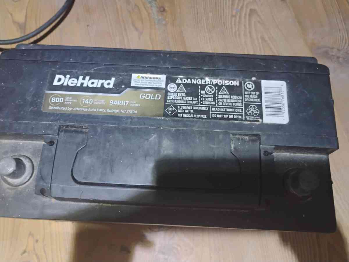 die hard battery gold - Williamsburg, Kentucky - FleaMarketBay