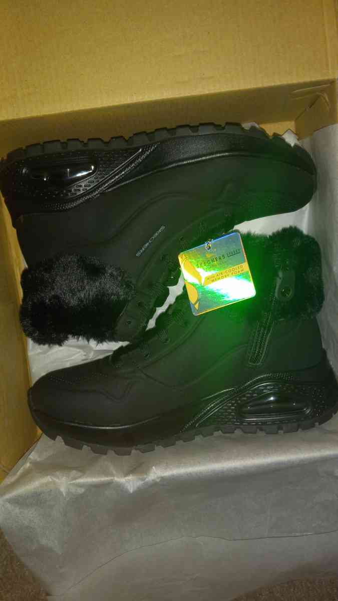 all Black skechers boots