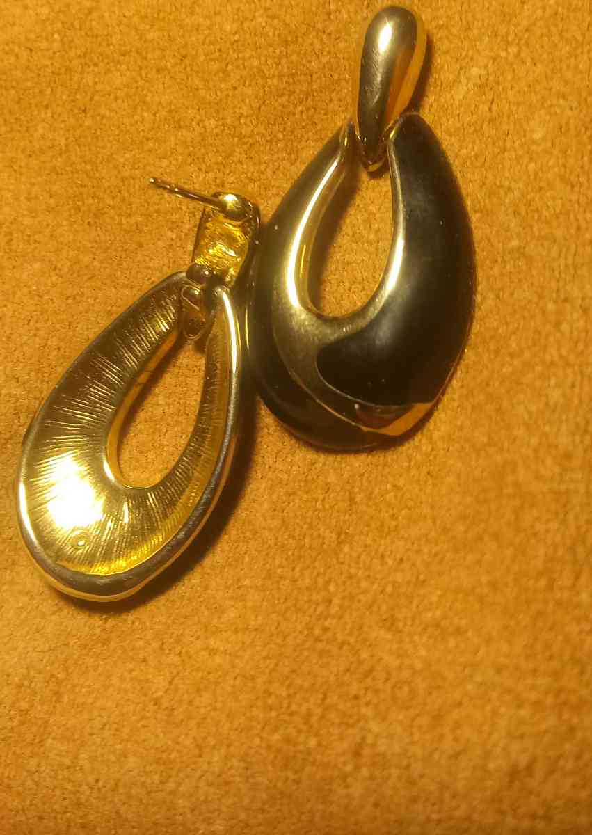 Earrings - Tacoma, Washington - FleaMarketBay