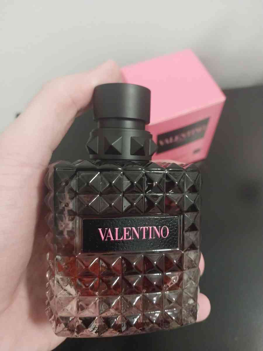 Valentino born in roma - Addison, Illinois - FleaMarketBay
